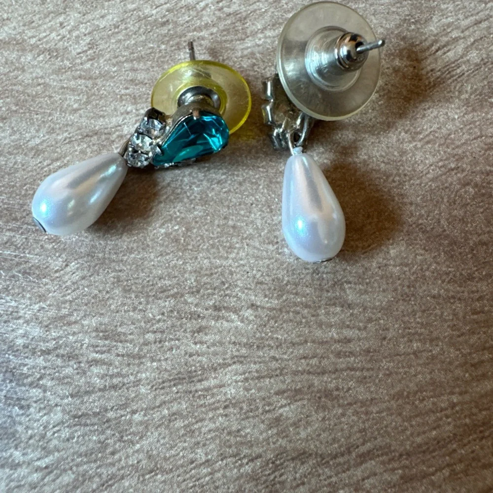 Dangle Earrings Silver Tone Faux Pearl Green Rhinestone Crystals Vintage Regency